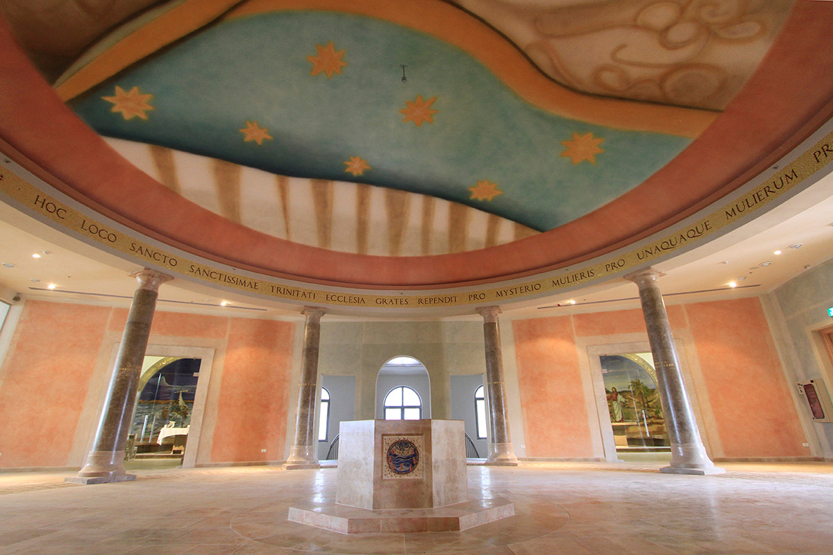 Altar dedicado a las mujeres del Antiguo Testamento | Magdala