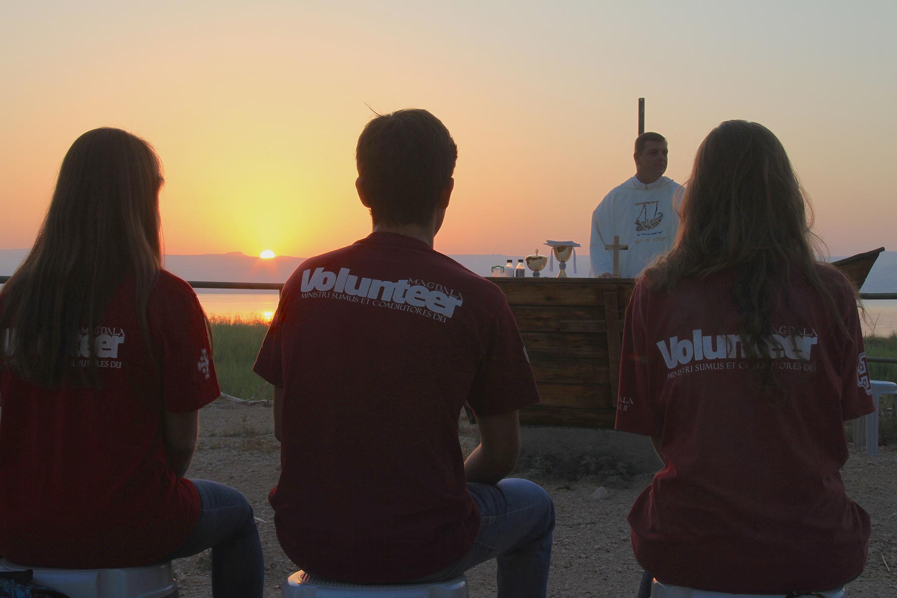 Voluntarios en Magdala | Tierra Santa | Contemplan el amanecer